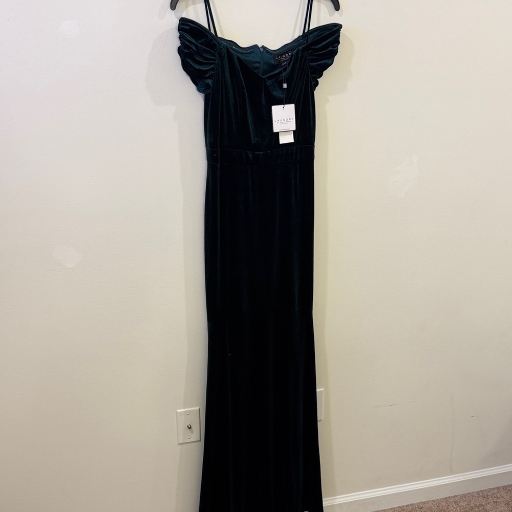 Laundry By Shelli Segal Emerald Velvet off the  shoulder Dress
